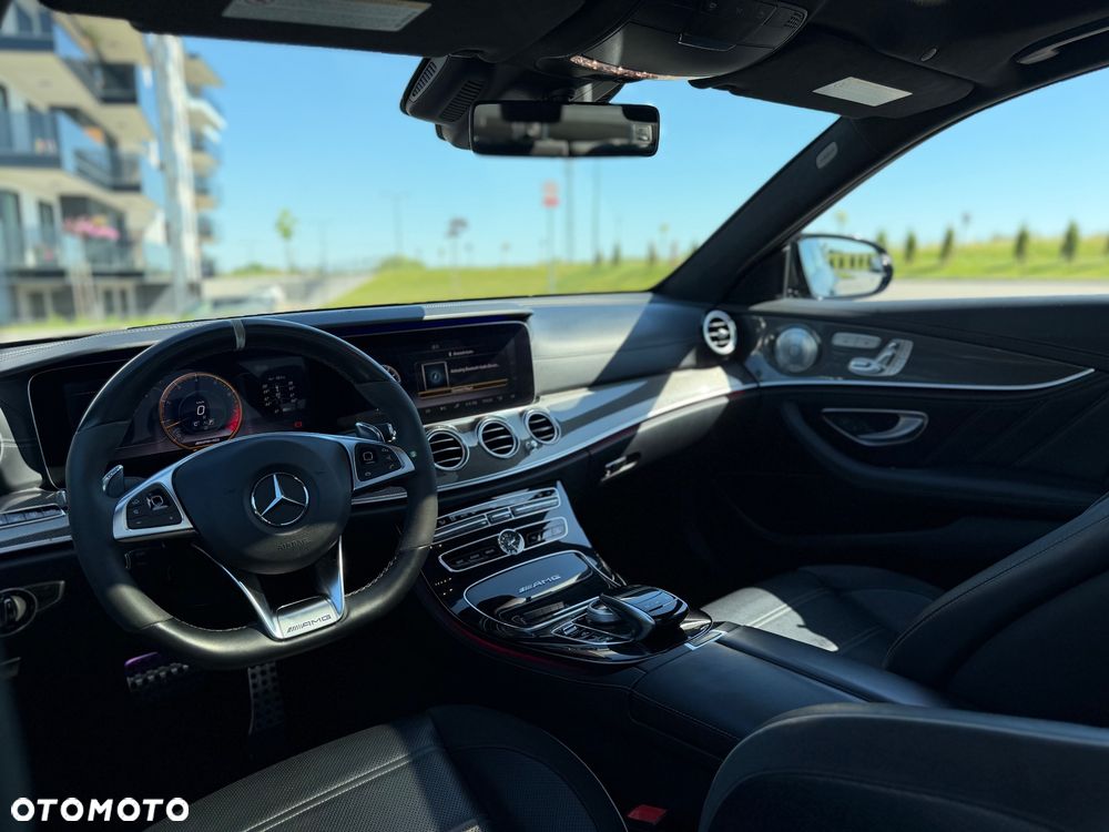 Mercedes-Benz Klasa E AMG 63 S 4Matic+ AMG Speedshift MCT-9G - 12