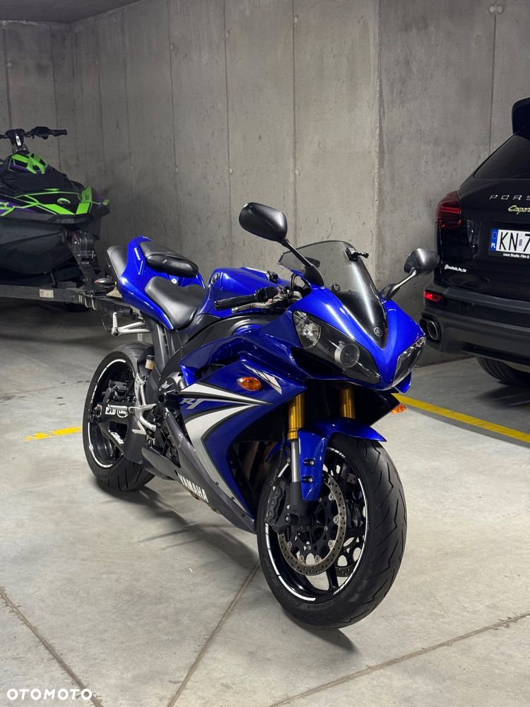 Yamaha R1 - 6