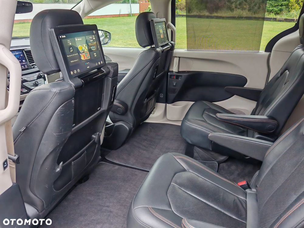 Chrysler Pacifica - 10