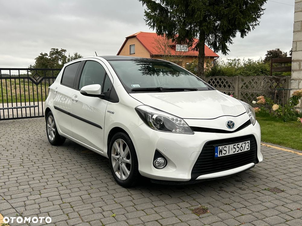 Toyota Yaris Hybrid 100 Sol - 1