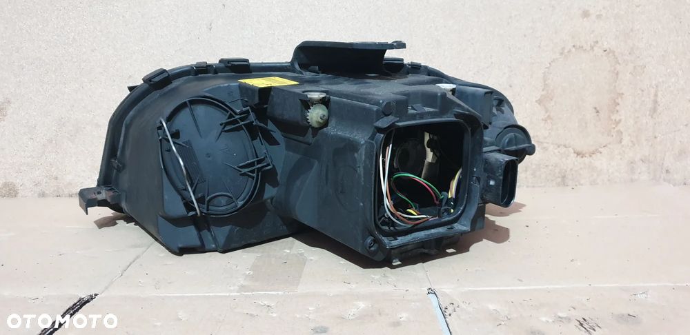 Audi A3 8P Lampa Prawy Przód XENON 8P0941004D - 3