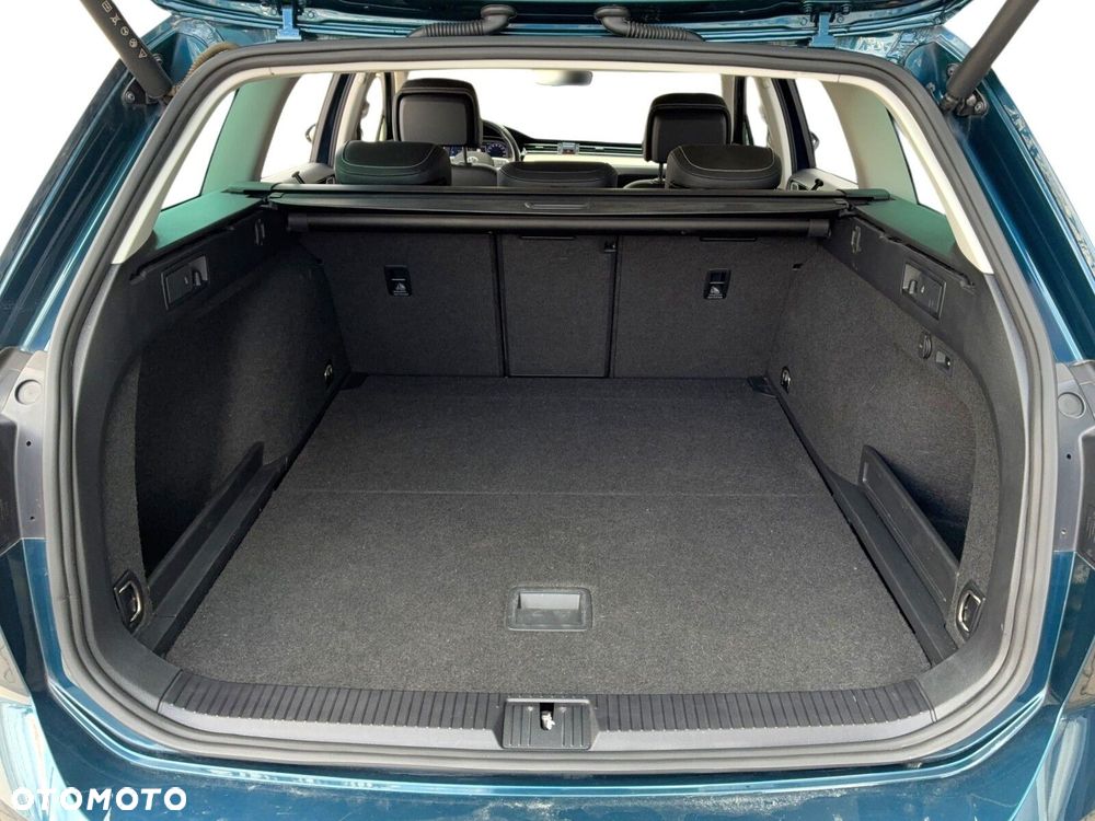 Volkswagen Passat - 12