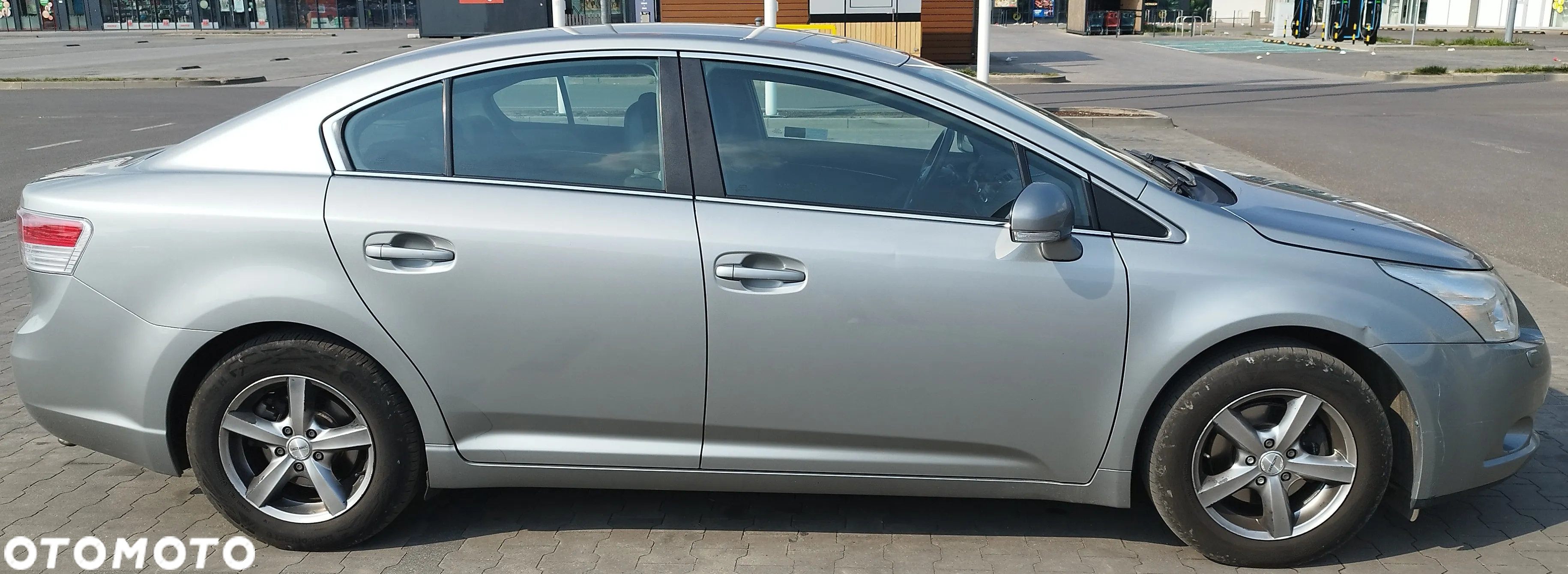 Toyota Avensis - 6