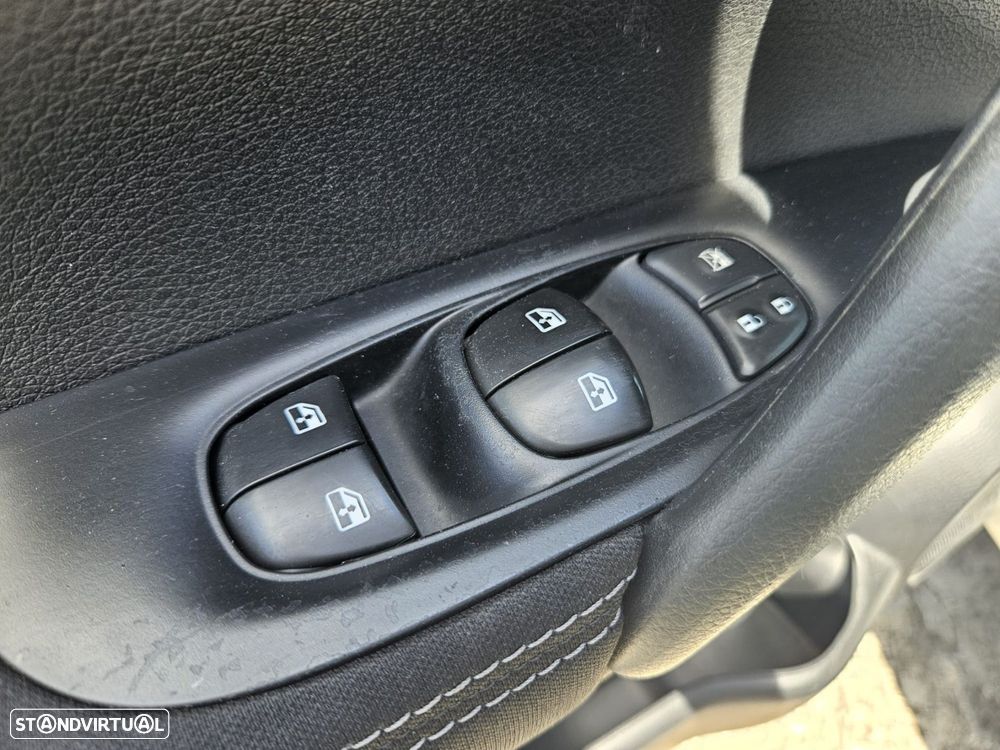 Nissan Qashqai 1.6 dCi N-Connecta 18 RS+PS - 30