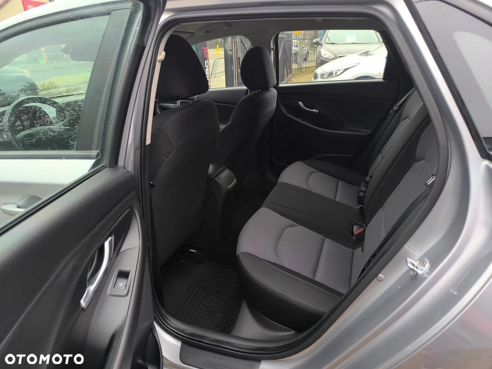 Hyundai i30 1.5 DPI Classic + - 18