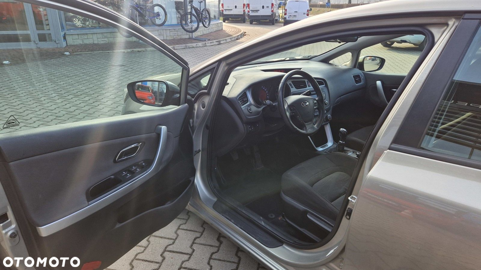 Kia Ceed - 10