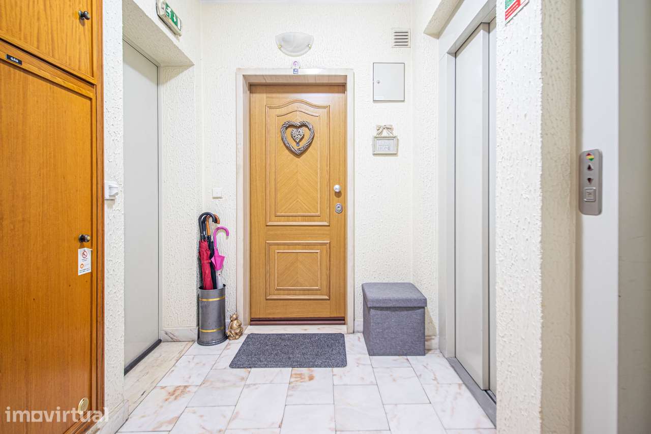 Apartamento T1+1 c/ Varandas, Marquise e lugar de estacionamento na An - Grande imagem: 4/36