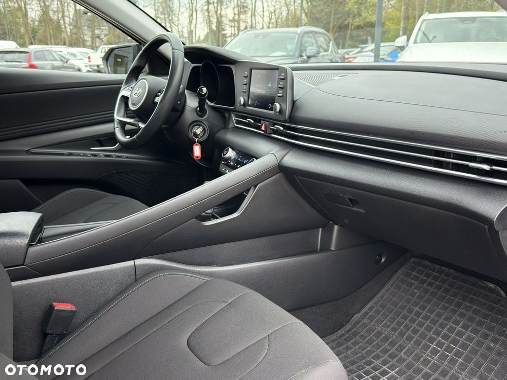 Hyundai Elantra - 19