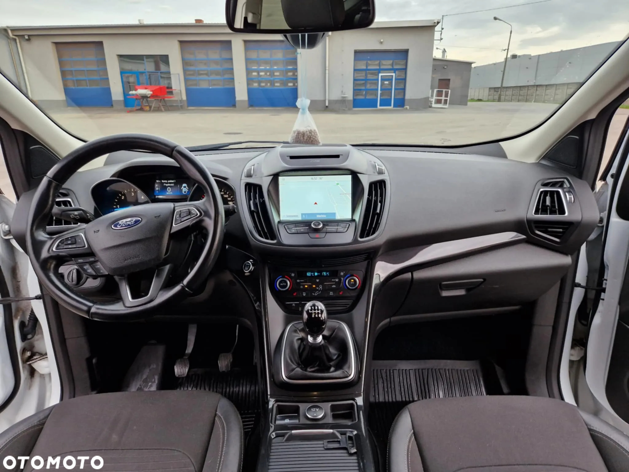 Ford Kuga 2.0 TDCi 2x4 Black & Silver - 3