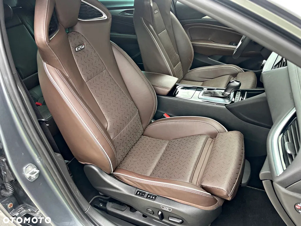 Opel Insignia 2.0 T 4x4 GSi S&S - 33