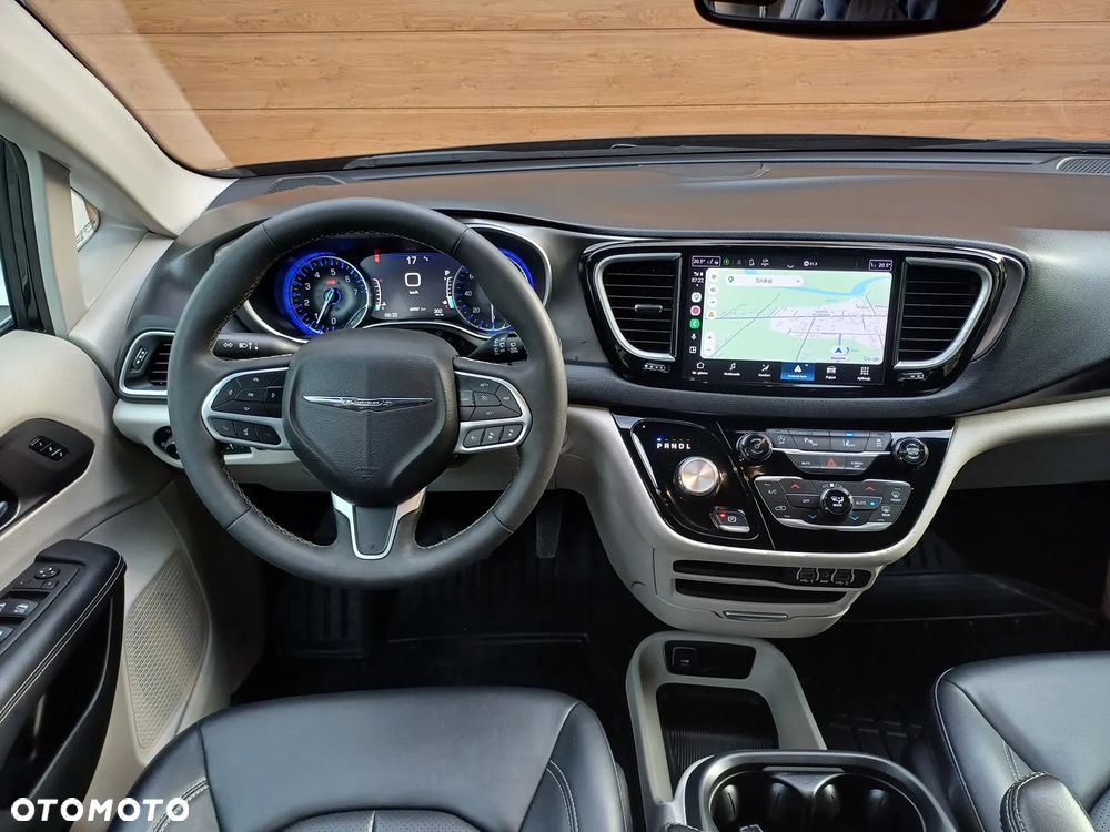 Chrysler Pacifica - 12