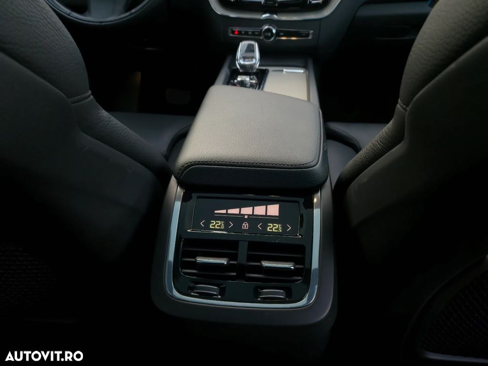 Volvo XC 60 B4 D AWD Geartronic Inscription - 32