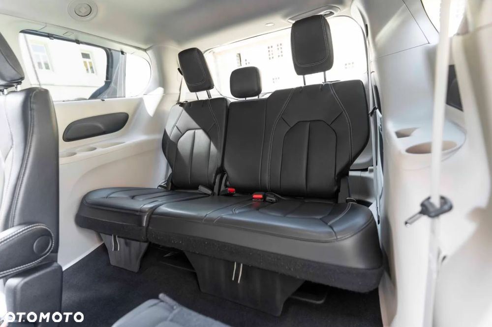Chrysler Pacifica - 9