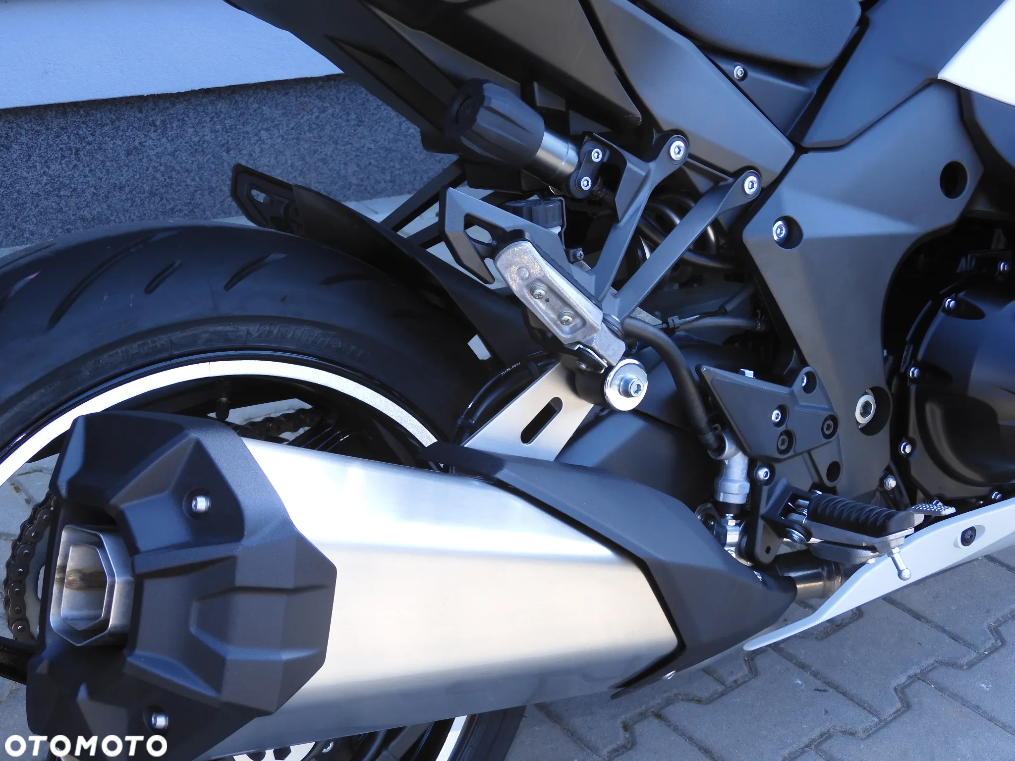 Kawasaki Ninja 1000 SX - 11