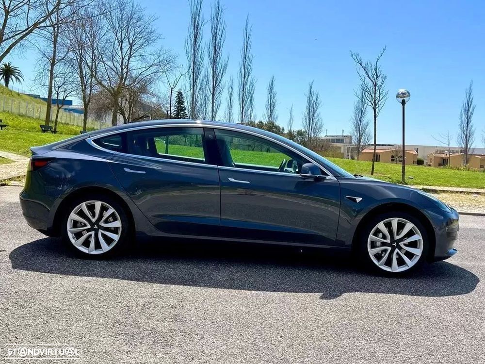 Tesla Model 3 - 11