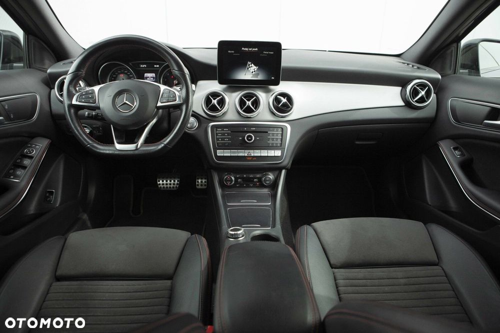 Mercedes-Benz GLA 220 4-Matic AMG Line - 23