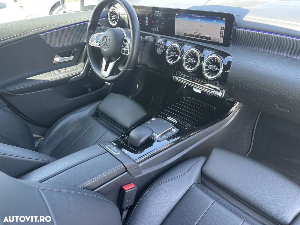 Mercedes-Benz CLA 180 7G-DCT - 28