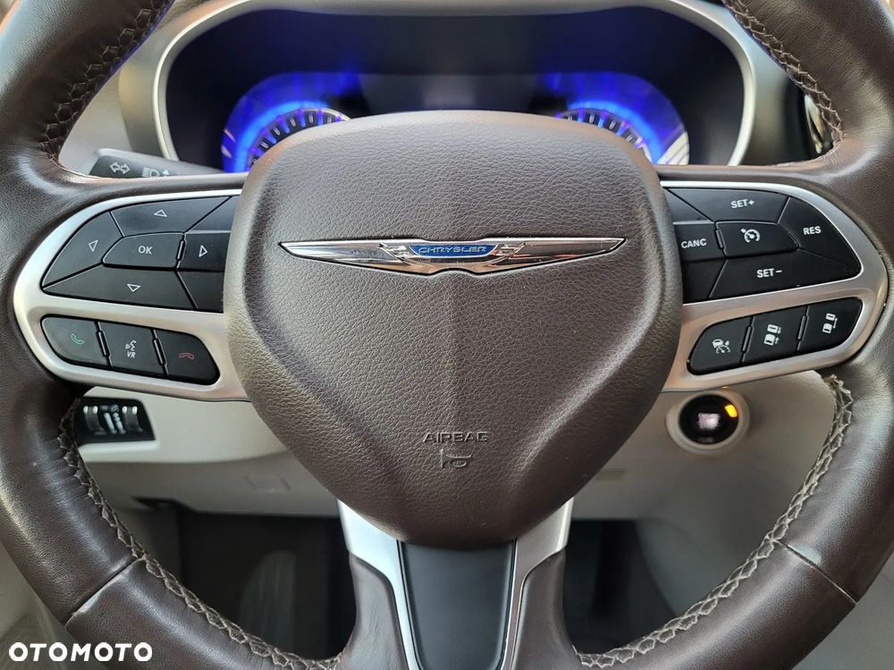 Chrysler Pacifica - 19