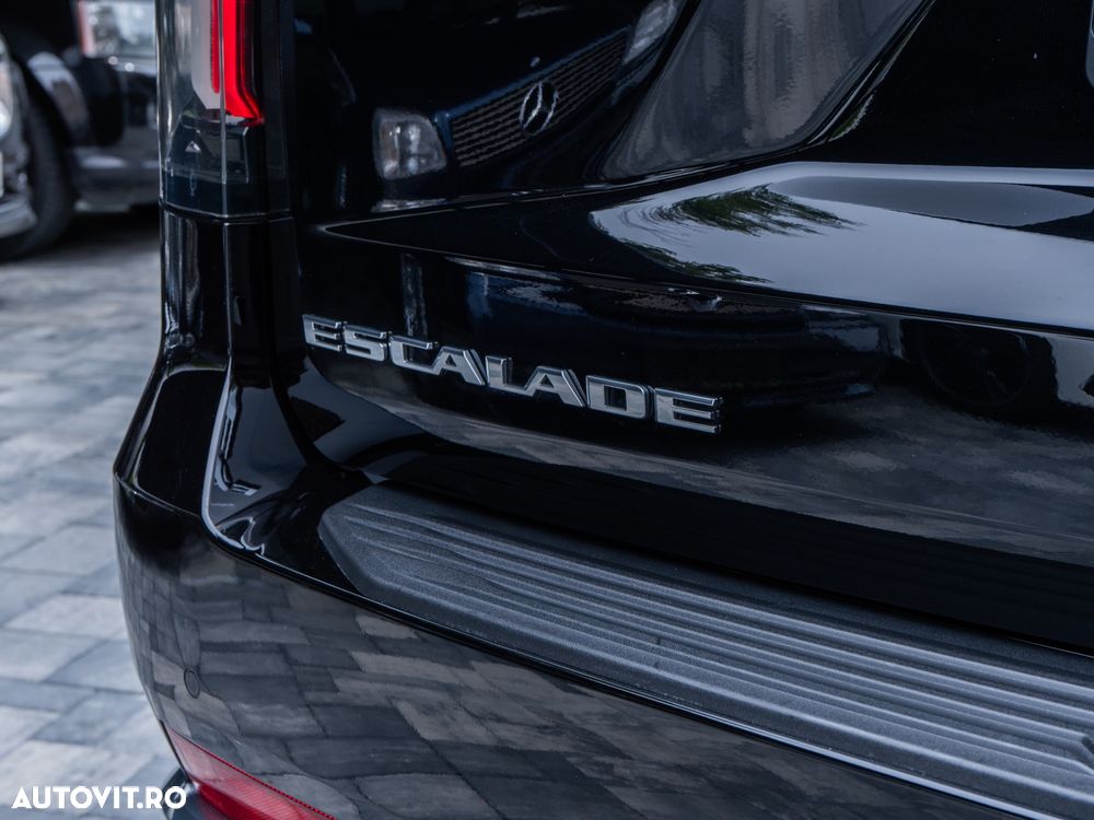 Cadillac Escalade - 17