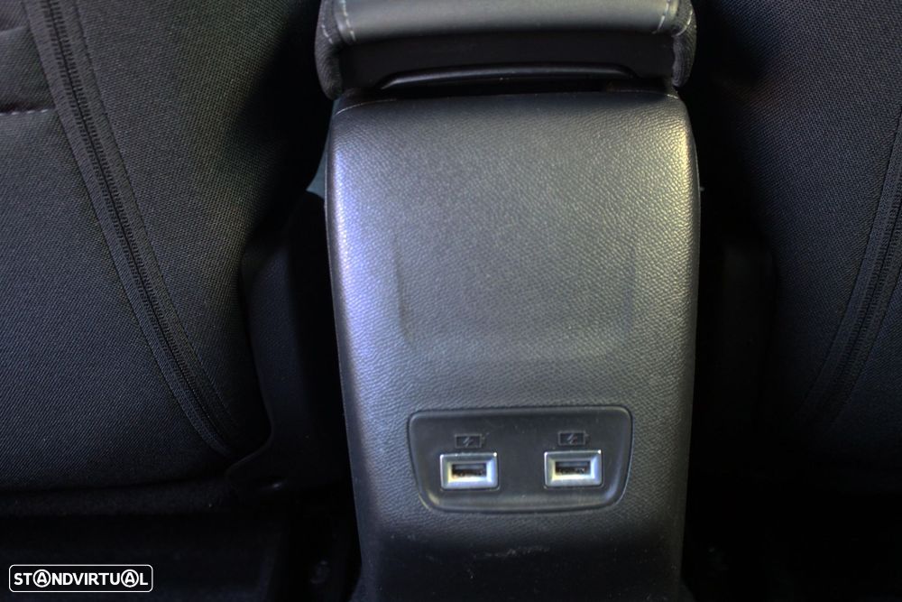 Peugeot e-2008 50 kWh Active Pack - 28