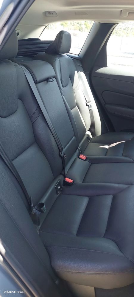 Volvo XC 60 2.0 T6 PHEV Plus Dark AWD - 22