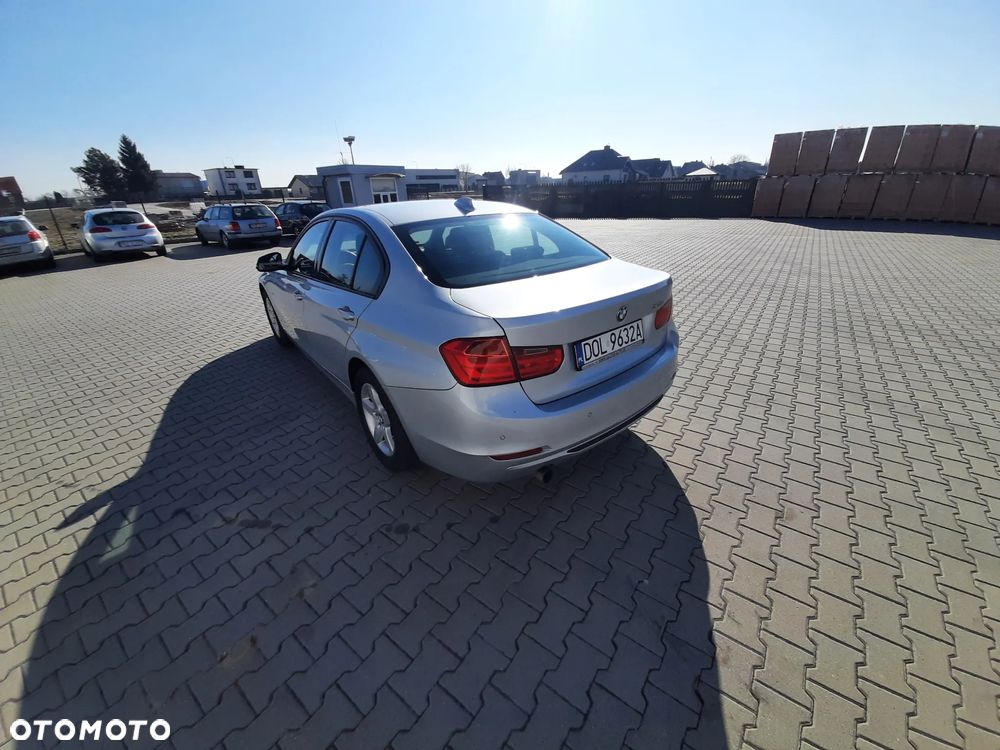 BMW Seria 3 316i Sport Line - 4