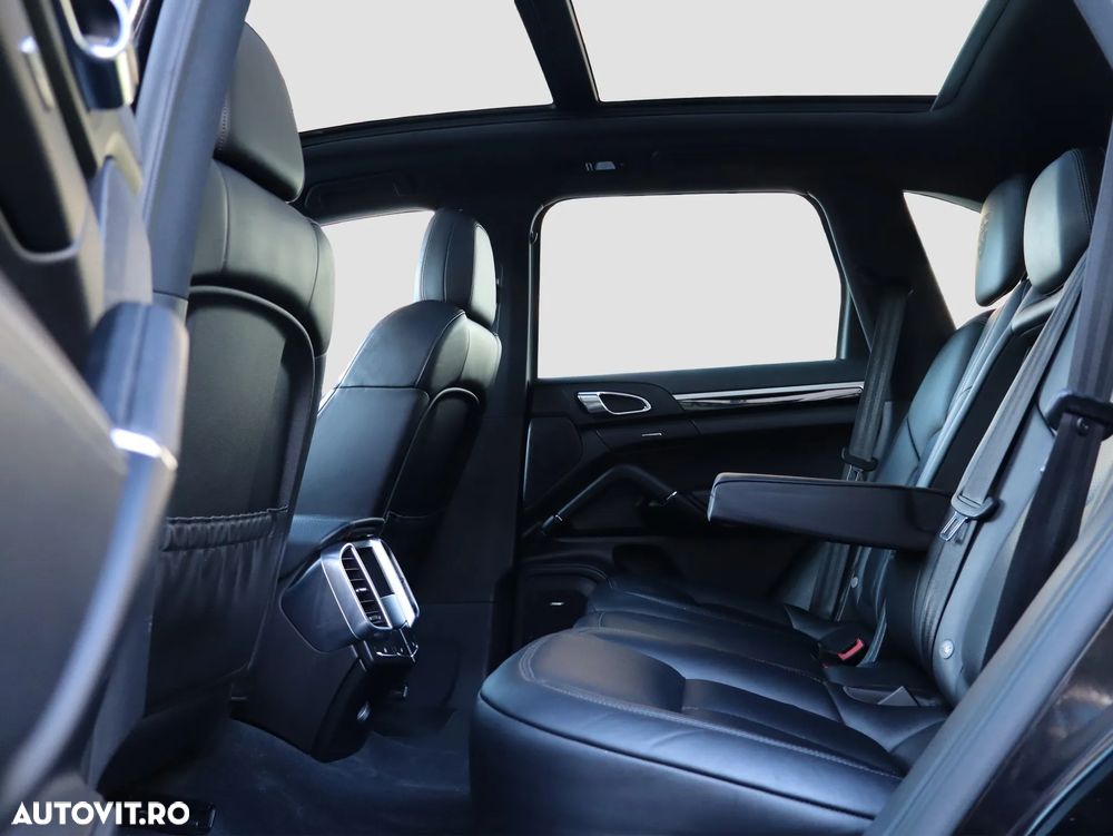 Porsche Cayenne Hybrid 3.0 L S E - 23