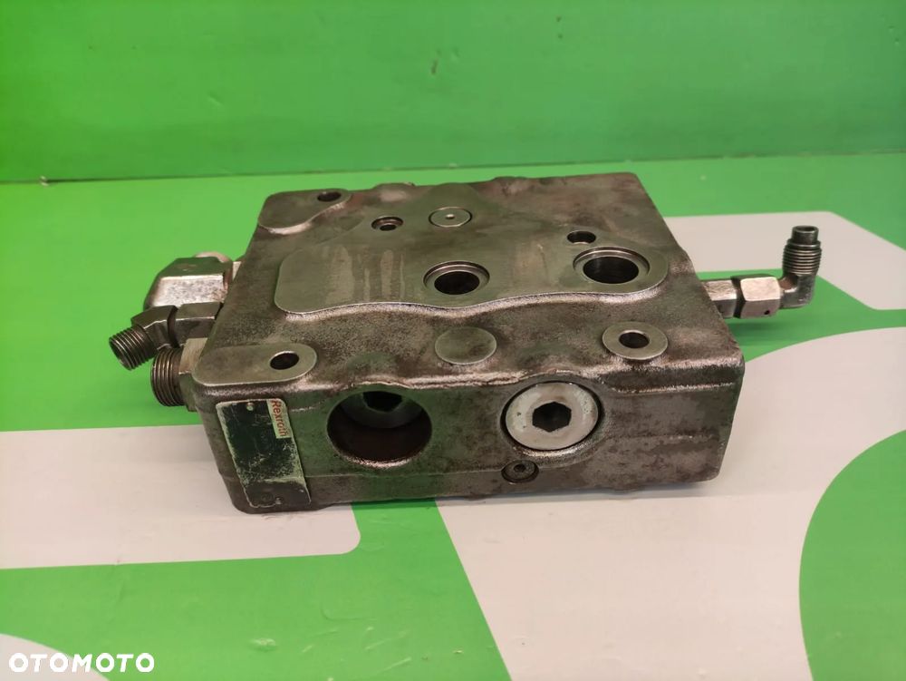 Zawór priorytetowy 607450 Rexroth 710386A1 Case - 2