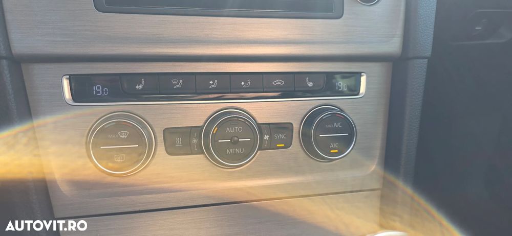 Volkswagen Golf 1.6 TDI BlueMotion Technology Lounge - 3