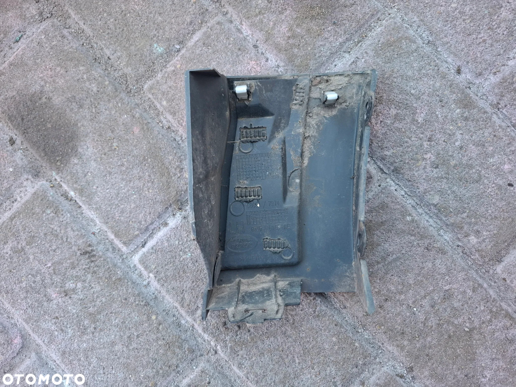 RANGE ROVER EVOQUE LIFT L538 DOLNA LISTWA BŁOTNIKA ZAKONCZENIE LEWE - 2