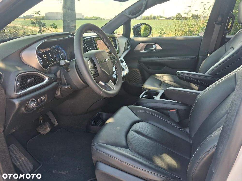 Chrysler Pacifica - 11