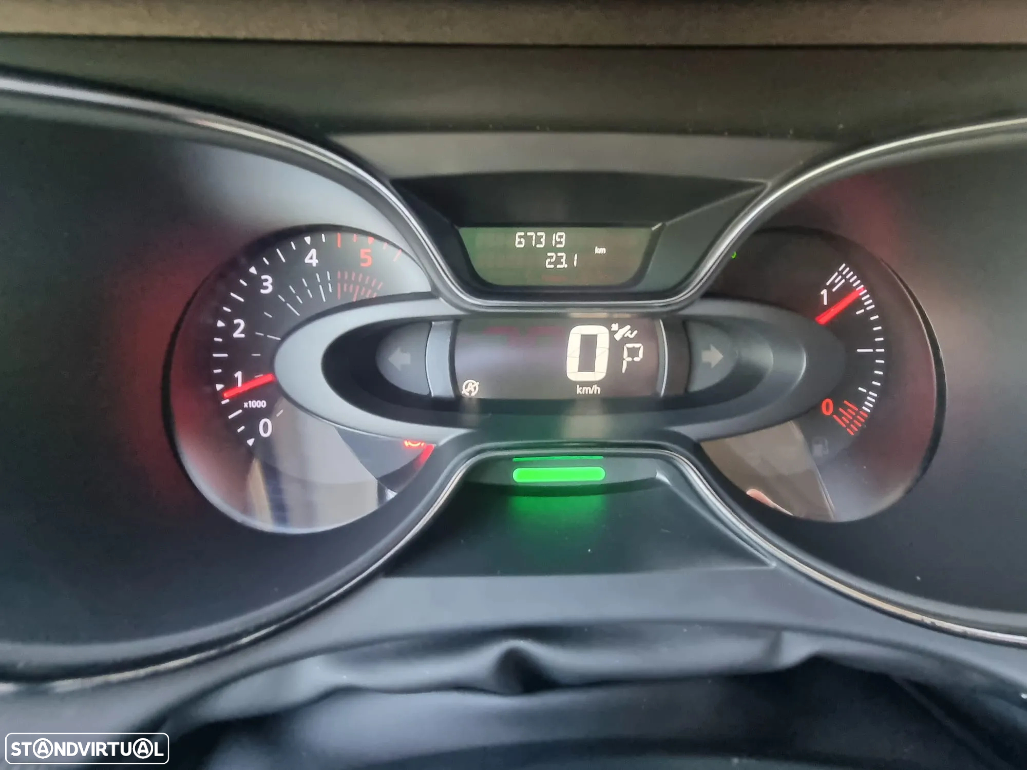 Renault Captur 1.5 dCi Initiale Paris EDC - 37
