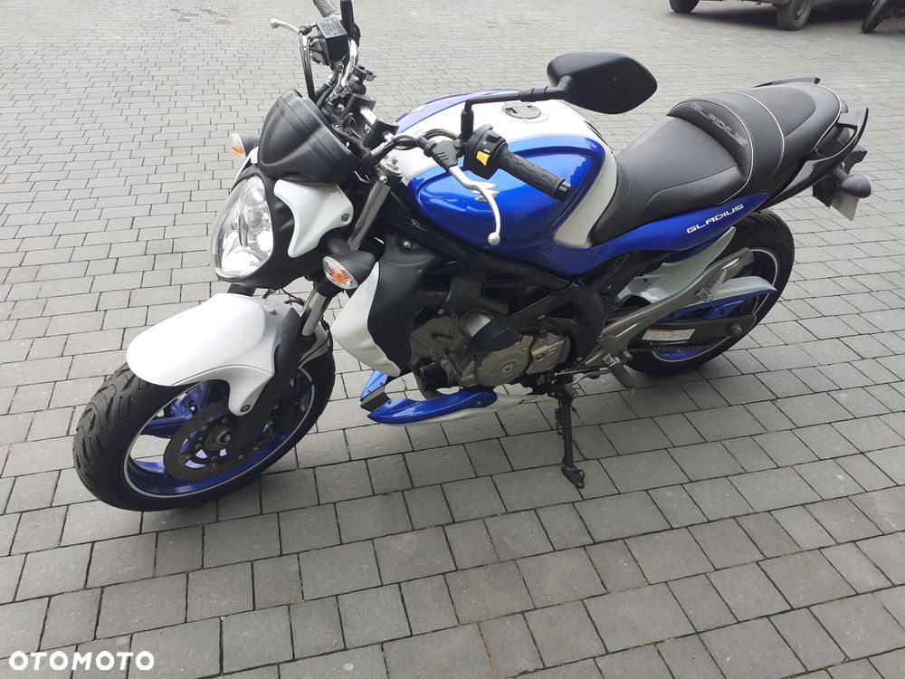 Suzuki Gladius - 8