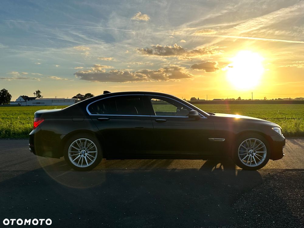 BMW Seria 7 750i xDrive Edition Exclusive - 15