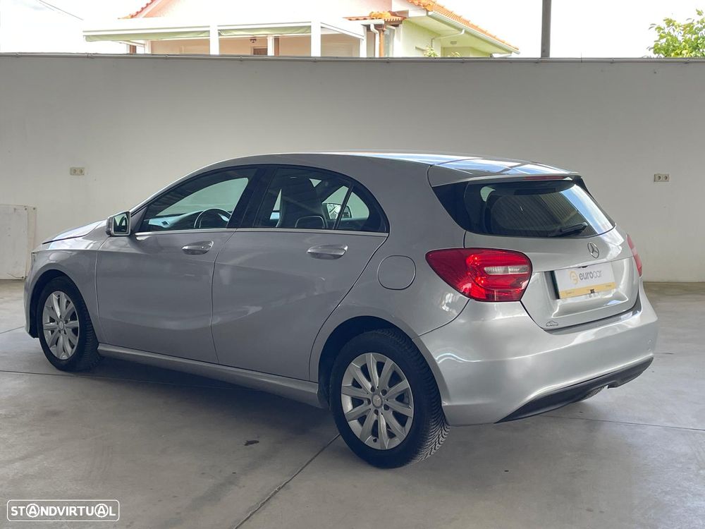 Mercedes-Benz A 180 (BlueEFFICIENCY) Urban - 3