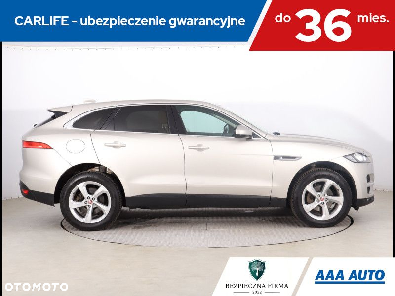 Jaguar F-Pace - 7