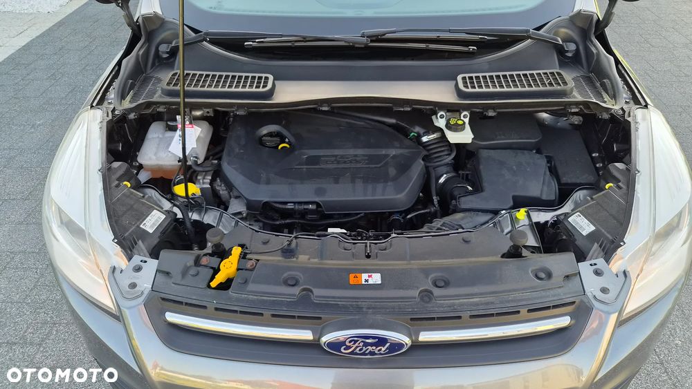 Ford Kuga 1.6 EcoBoost 2x4 Titanium - 36