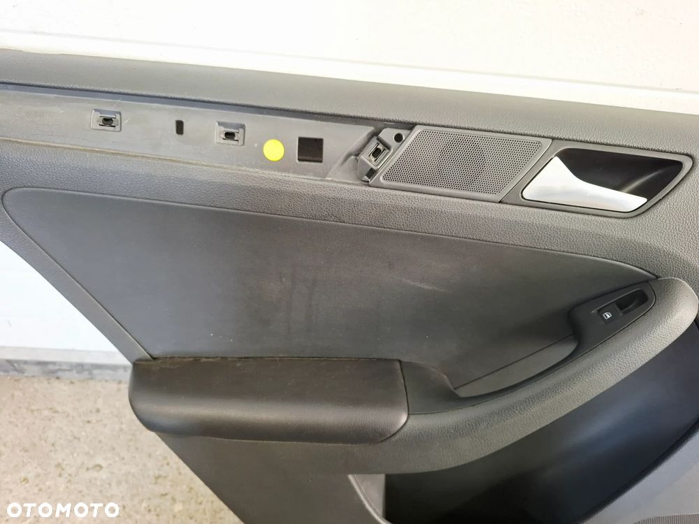 Boczek Tapicerka Drzwi Prawy Przód Lewy/Prawy Tył VW Jetta 2015r 5C - 6