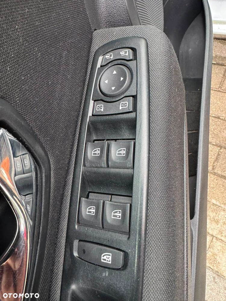 Renault Megane 1.5 dCi Limited EDC EU6 - 10