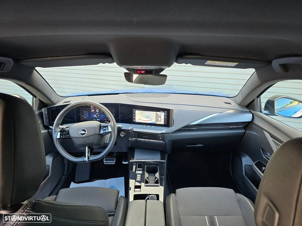 Opel Astra Caravan - 10