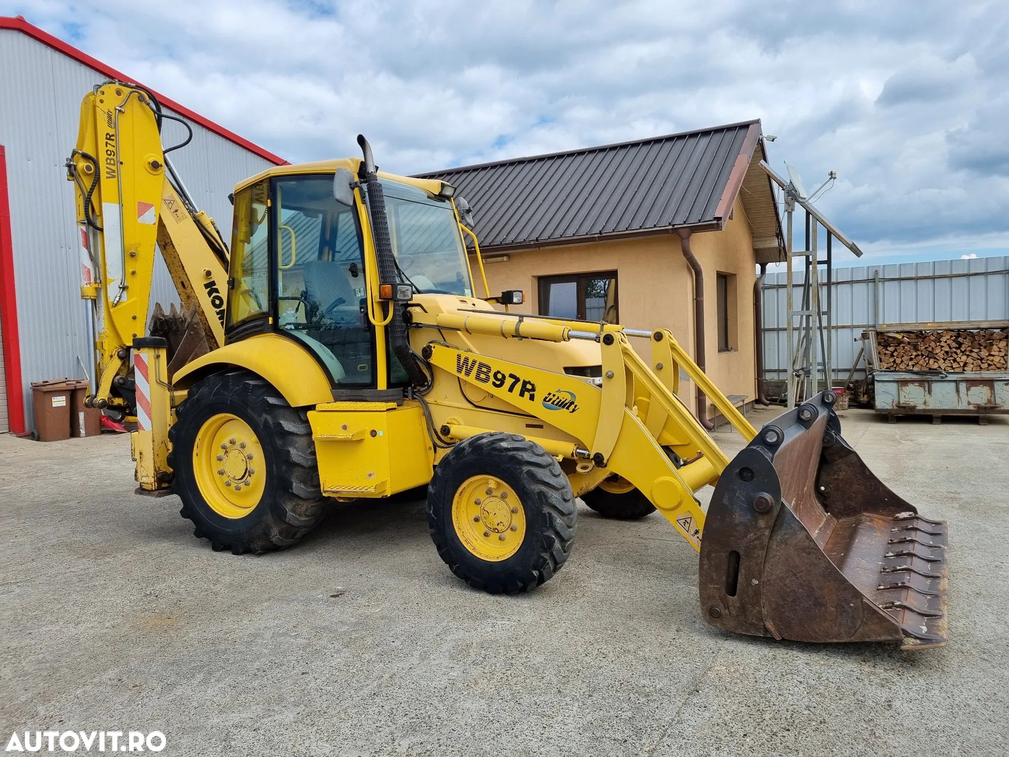 Komatsu WB97 R-2 - 1