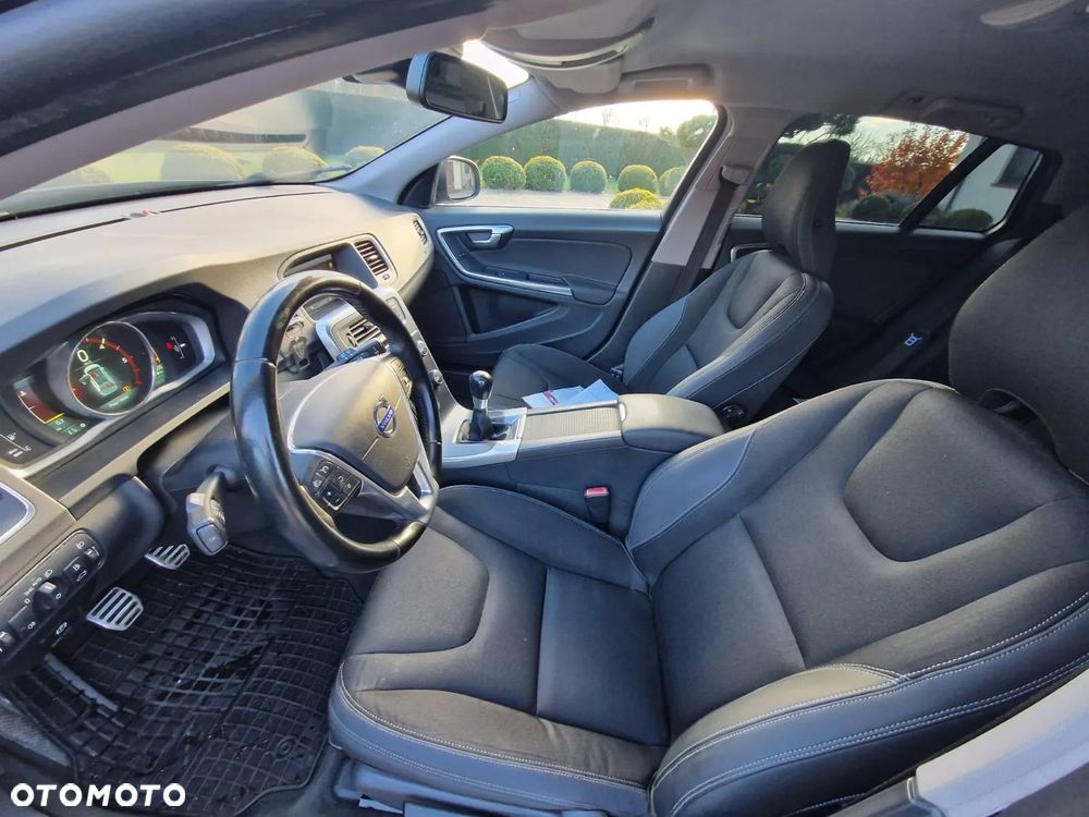 Volvo V60 D2 Momentum - 25