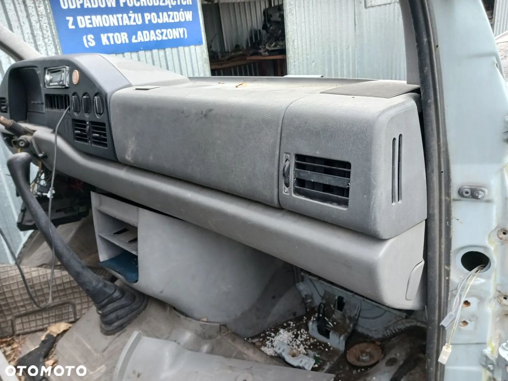 Volkswagen LT 28 35 45 Deska rodzielcza konsola kokpit osłona zegarów tunel środkowy kratki nawiewu - 1
