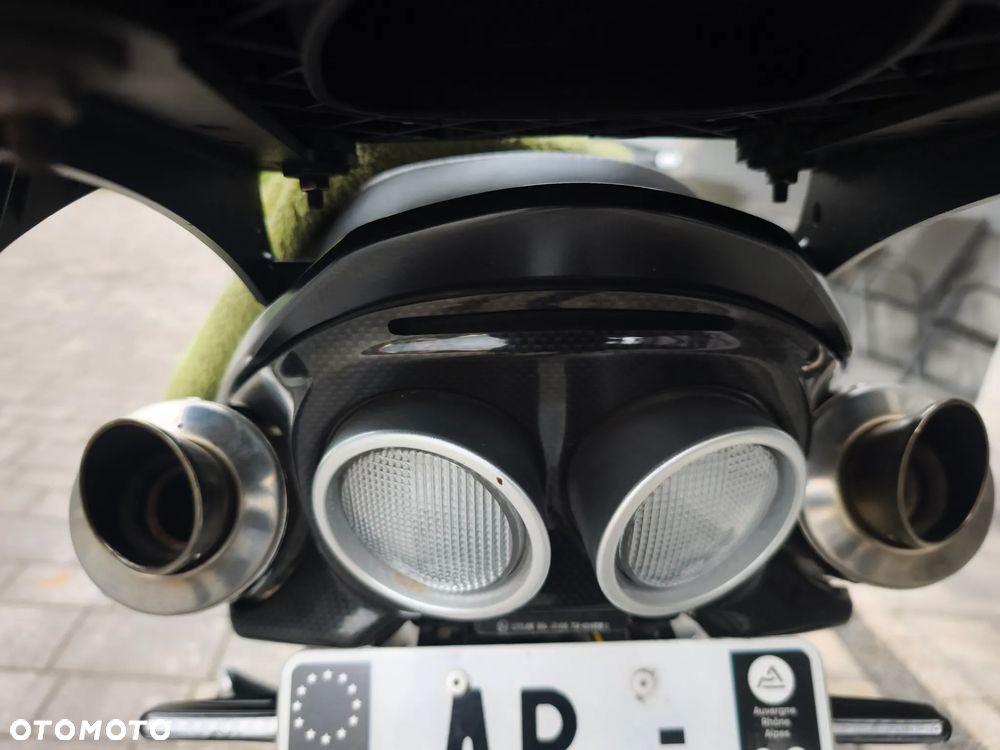Suzuki GSR - 35