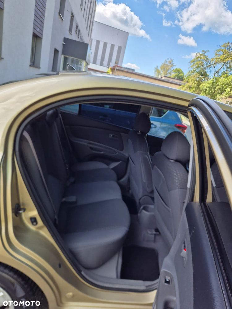 Kia Rio 1.4 (abs) / Comfort - 15