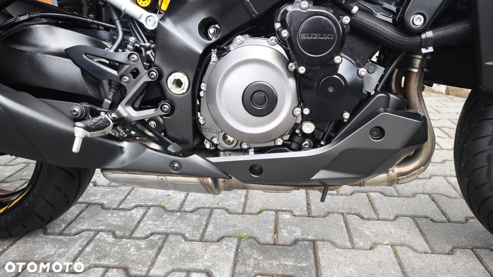 Suzuki GSX 1000 - 27