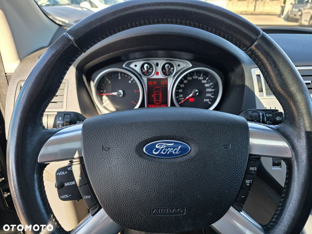 Ford Kuga 2.0 TDCi 2x4 Titanium - 22