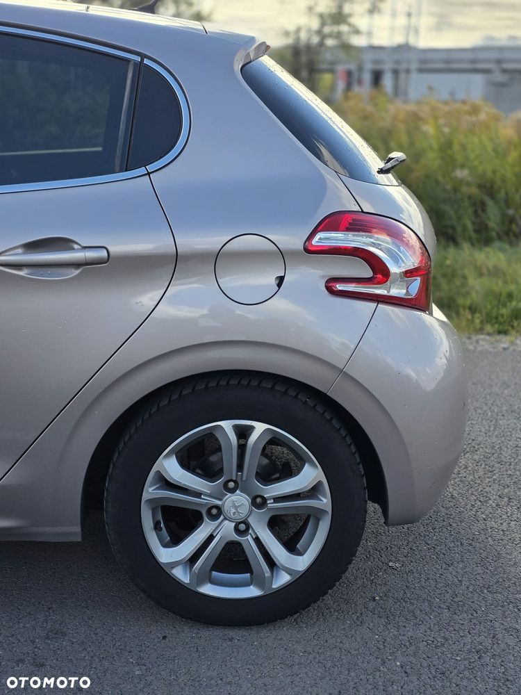 Peugeot 208 2012 photo 3