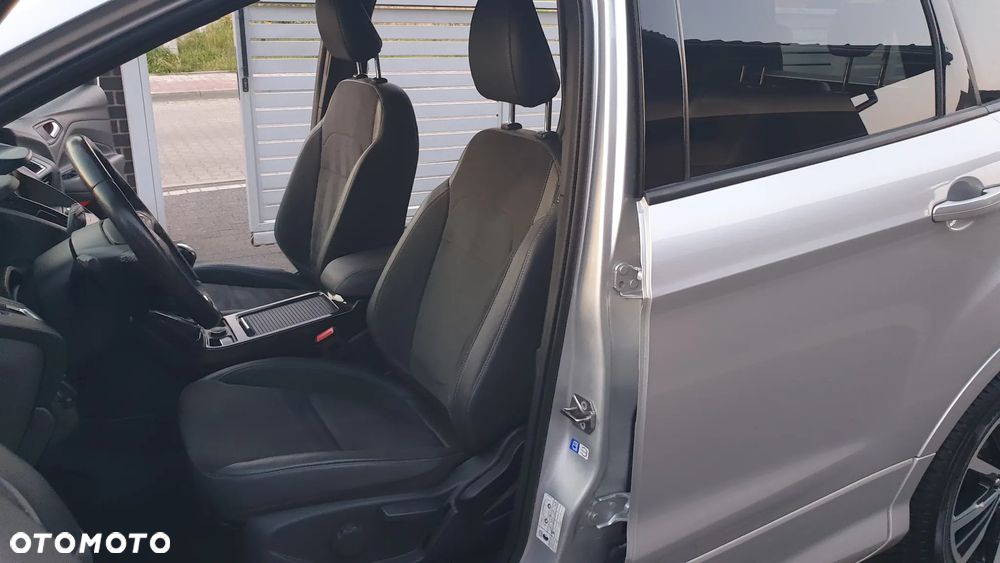 Ford Kuga 2.0 TDCi 2x4 ST-Line - 18