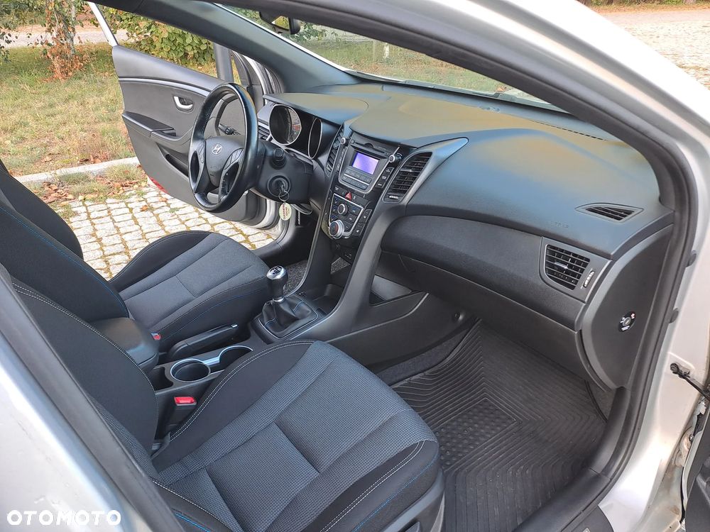 Hyundai i30 1.6 D Premium - 23